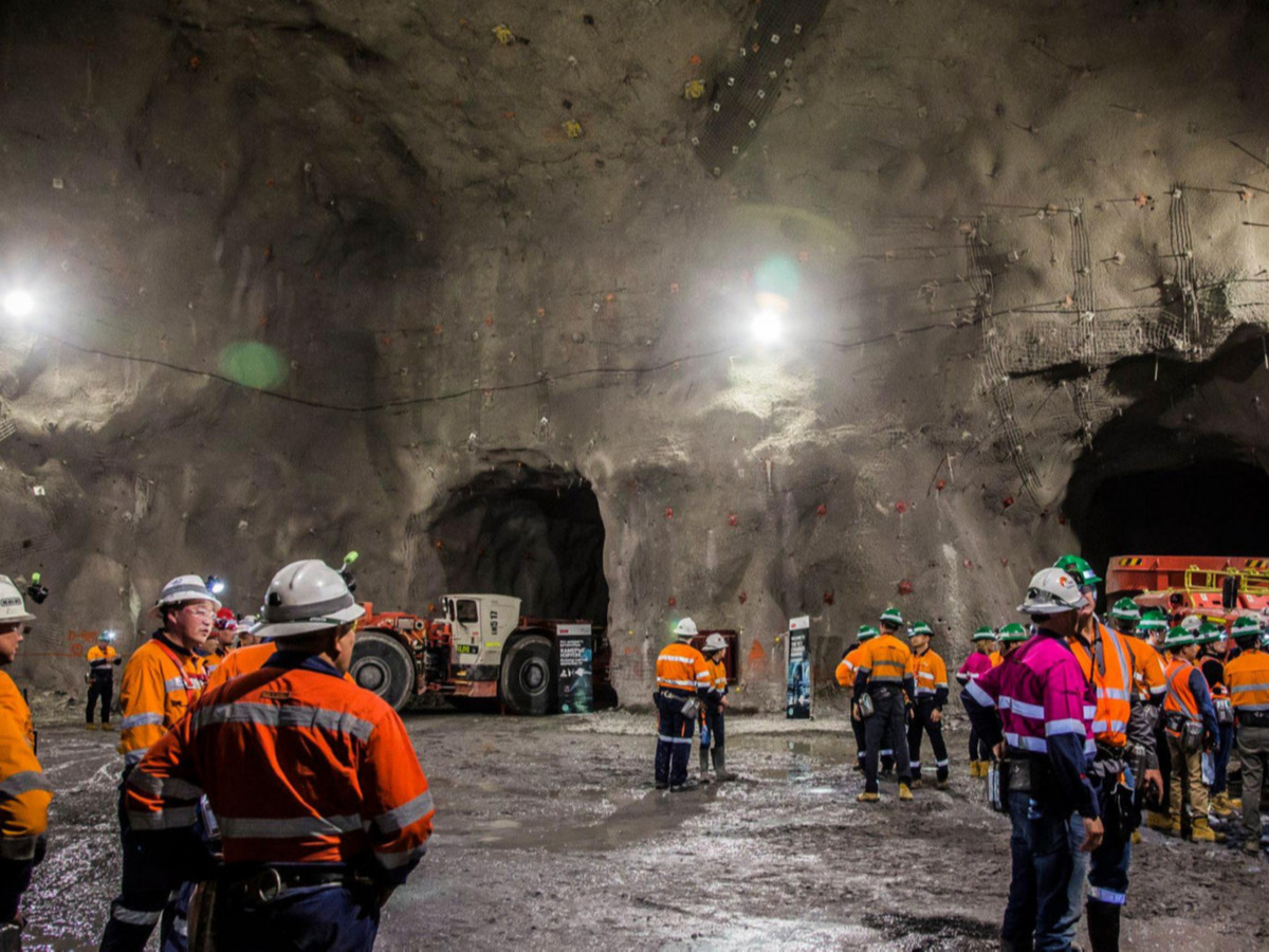Оюу толгой төслийн гүний уурхайд НУРАЛТ ҮҮСЭЖ 15 ажилтан бэртжээ